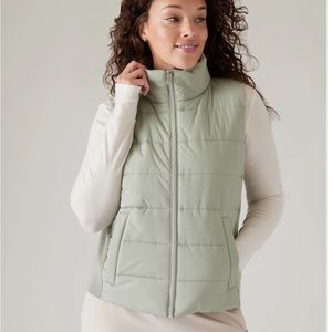Athleta INCLINE HYBRID VEST size large in fern green